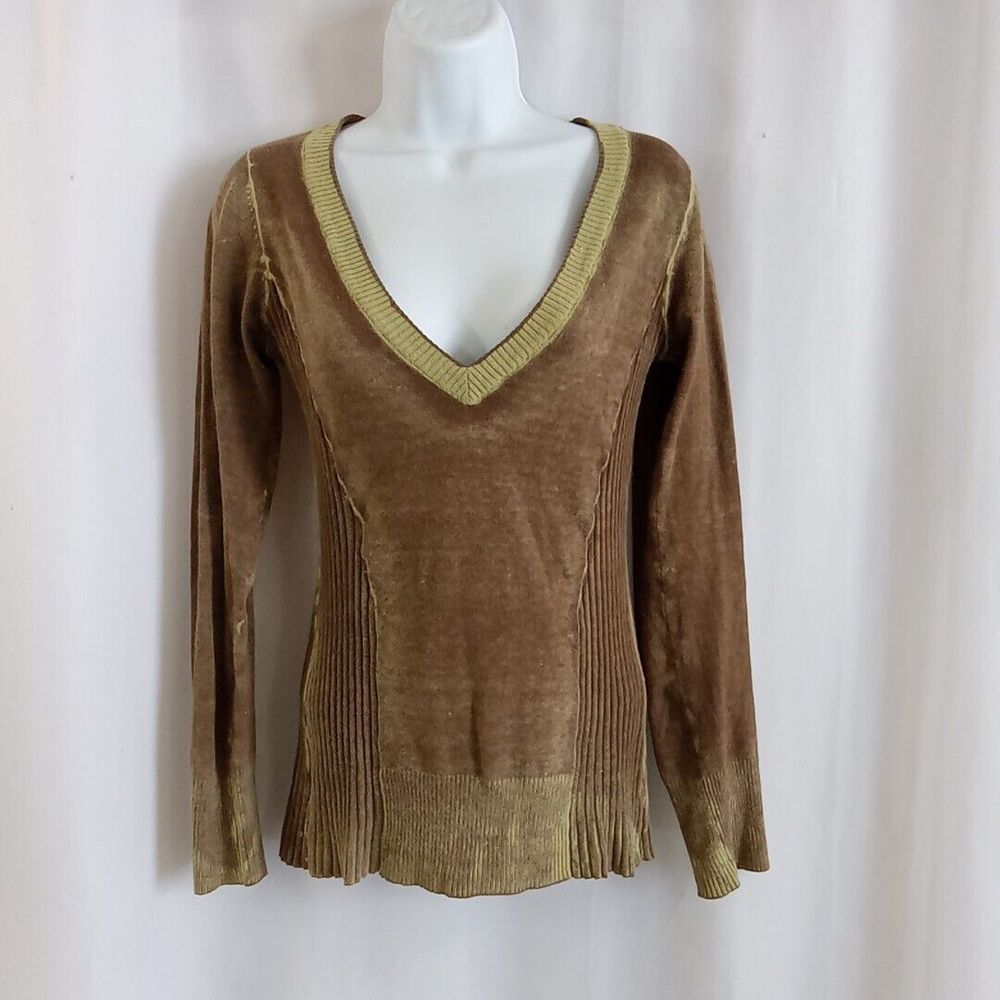 Daytrip Top women's Size Small Brown  V-Neck Long Sleeve *